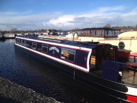 Shared narrow boat Compton