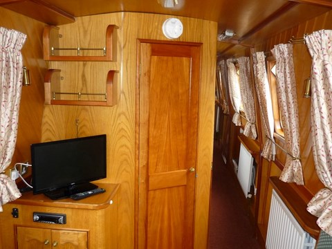 Shared Narrow Boat Andante