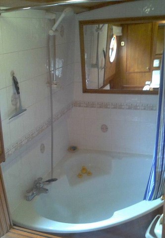 Shared narrow boat Cheddington