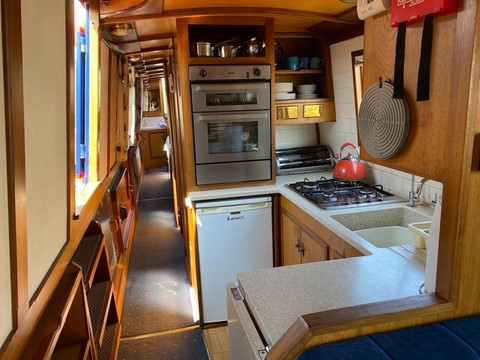 Shared narrow boat Conqueror
