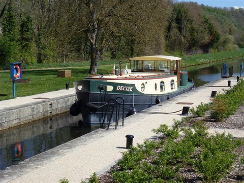 Shared Dutch Barge Decize