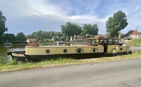 Shared Dutch Barge Derrineel
