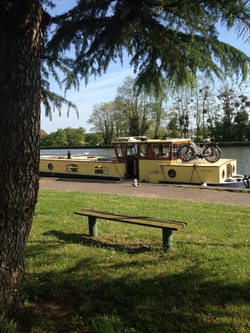 Shared Dutch Barge Derrineel