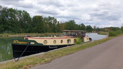Shared barge Donjeux