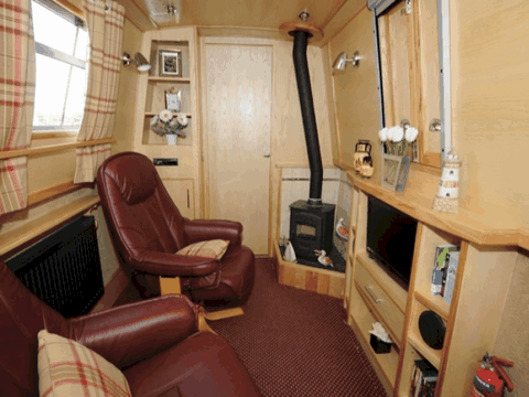 Shared narrow boat Dawn Treader