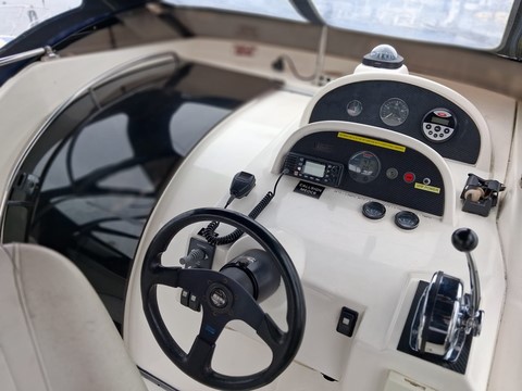 Shared cruiser Ranworth Breeze on the Norfolk Broads