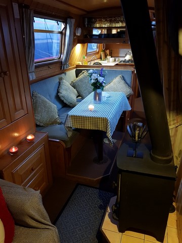 Shared narrow boat Compton