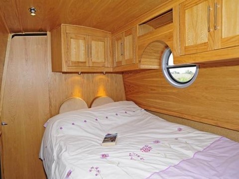 Shared narrow boat Little Dawn