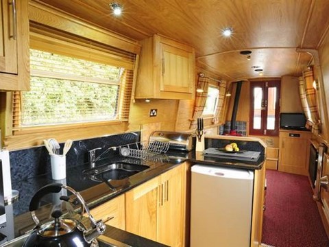 Shared narrow boat Little Dawn