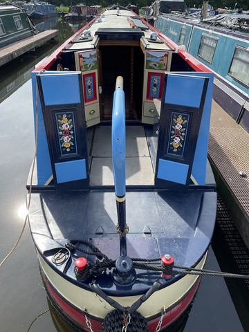 Shared narrow boat Victorious