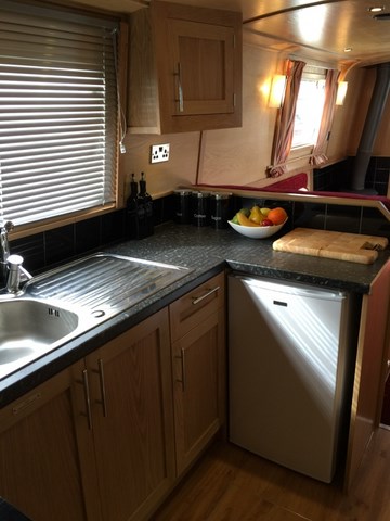 Shared narrow boat Dawn Til Dusk