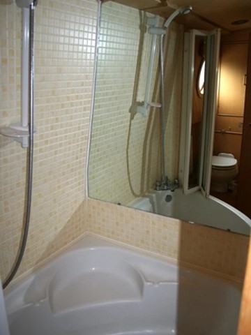 Shared narrow boat Apperley