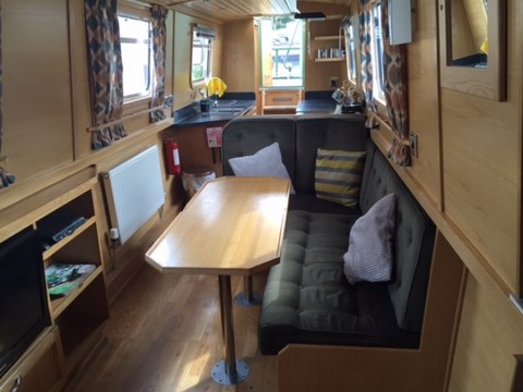 Shared narrow boat EOS