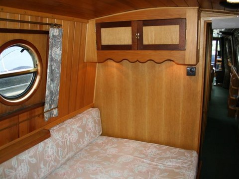 Shared narrow boat Sundowner 6