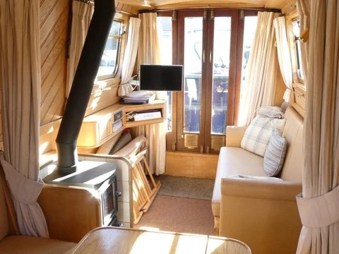 Shared narrow boat Apperley