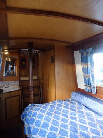 Shared narrow boat Black Watch