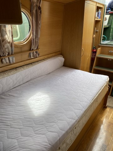 Shared narrow boat Harmonia