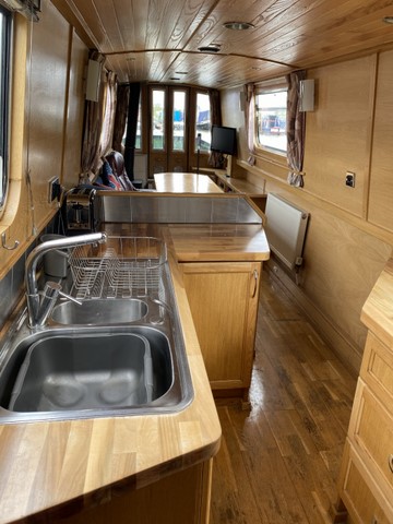 Shared narrow boat Harmonia