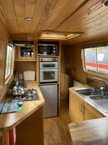 Shared narrow boat Harmonia