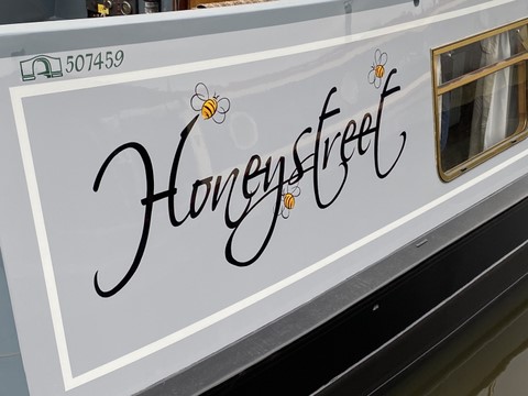Shared narrow boat Honeystreet