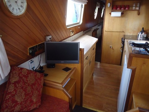 Shared narrow boat Madge