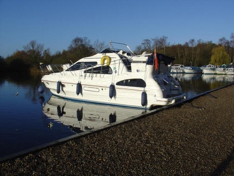 Shared cruiser Ranworth Breeze on the Norfolk Broads
