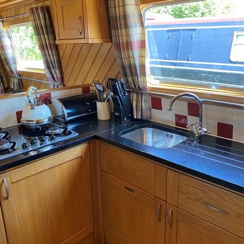 Shared narrow boat Daydream