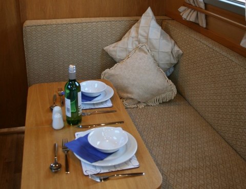 Shared narrow boat Little Dawn