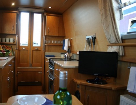 Shared narrow boat Little Dawn
