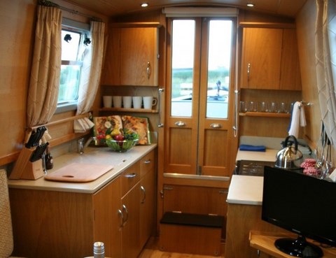 Shared narrow boat Little Dawn