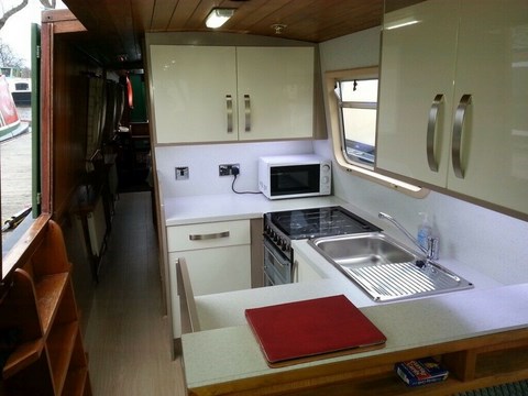 Shared narrow boat Sandalwood