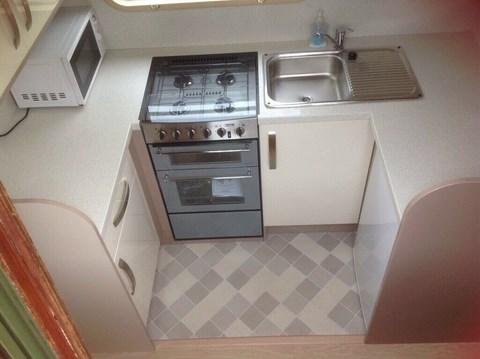 Shared narrow boat Sandalwood