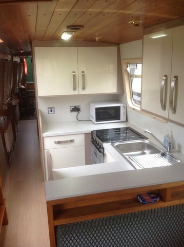 Shared narrow boat Sandalwood