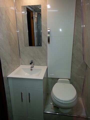 Shared narrow boat Sandalwood