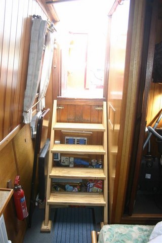 Shared narrow boat Sceptre