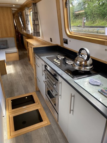 Shared narrow boat Silken Mist