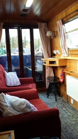 Shared narrow boat Spellbound