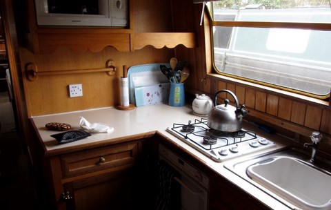 Shared narrow boat Spellbound