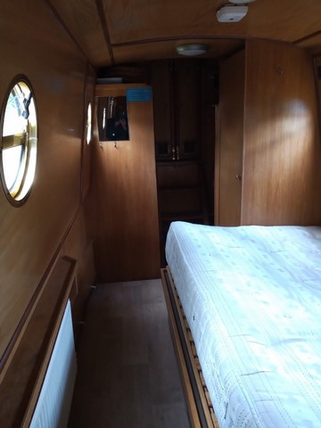 Shared narrow boat Maximus