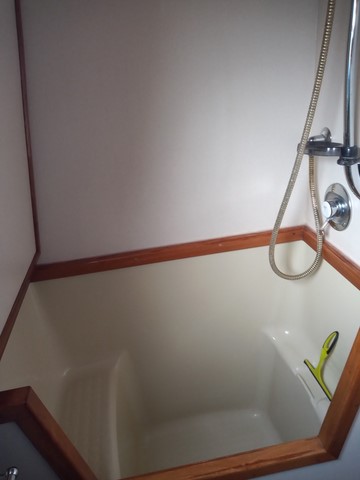 Shared narrow boat Maximus