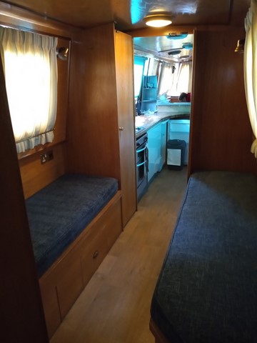 Shared narrow boat Maximus