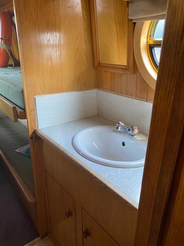 Shared narrow boat Odyssey