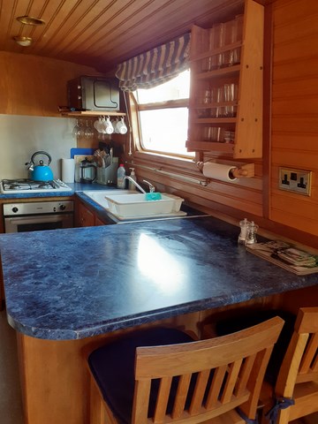 Shared narrow boat Zenith